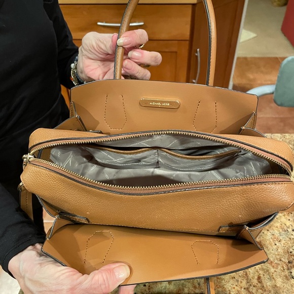 This bag has been used three times excellent condition - Picture 10 of 13